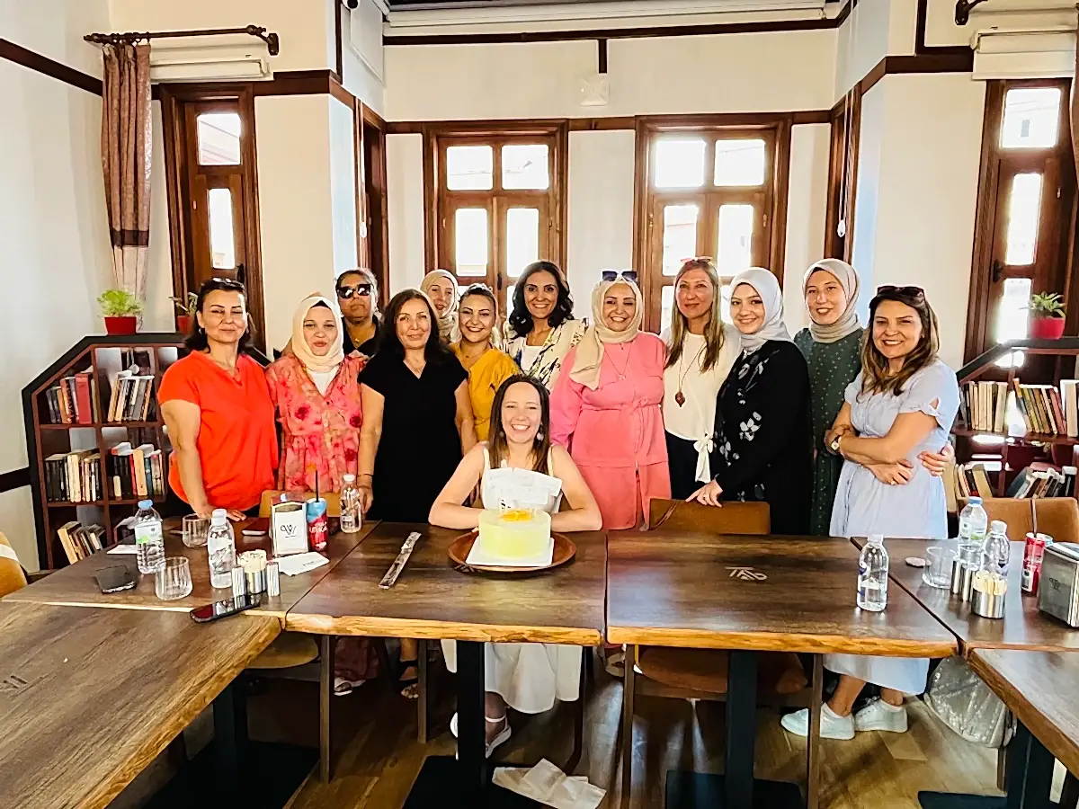 Ulucanlar Diş Hastanesi Arkadaşlarından Beyza Hanım’a Özel Kutlama